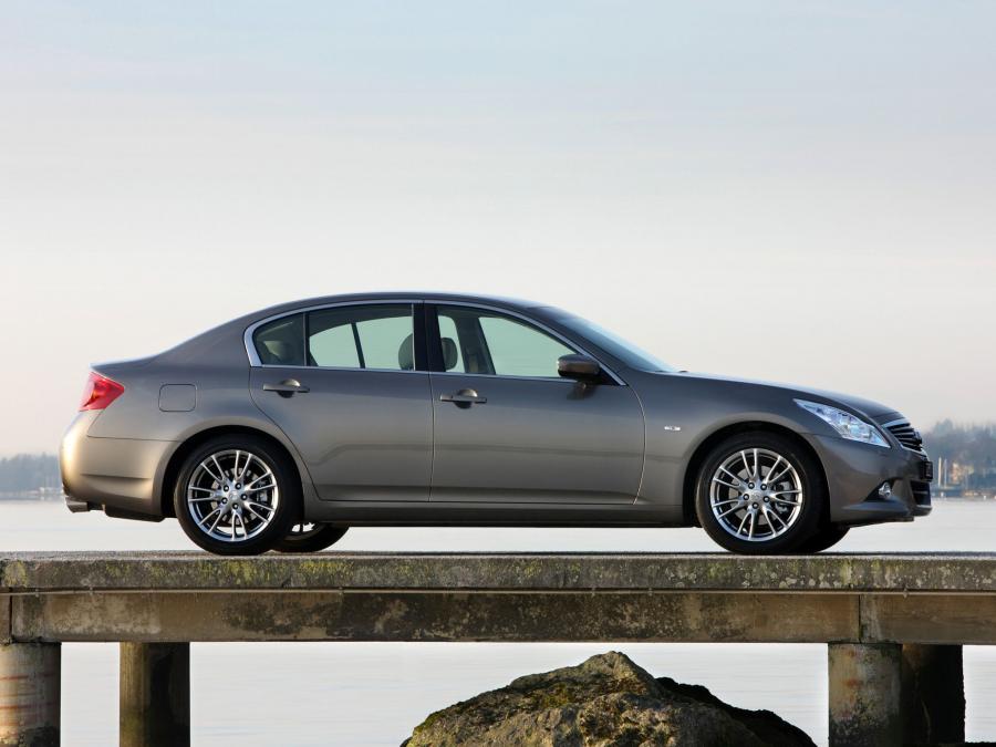  Infiniti G37 2010 года  (EU) (фото 15 из 53)